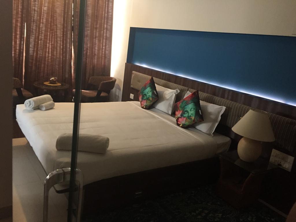 Luxtay Suites Bangalore Habitación foto